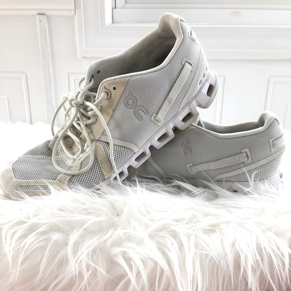 On Cloud running shoes .. women’s size 7.5